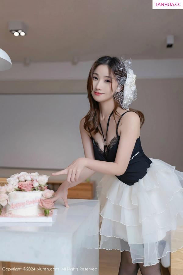   [XiuRen]高清写真图 2024.04.16 No.8398 杏子Yada 黑丝美腿第3张图片